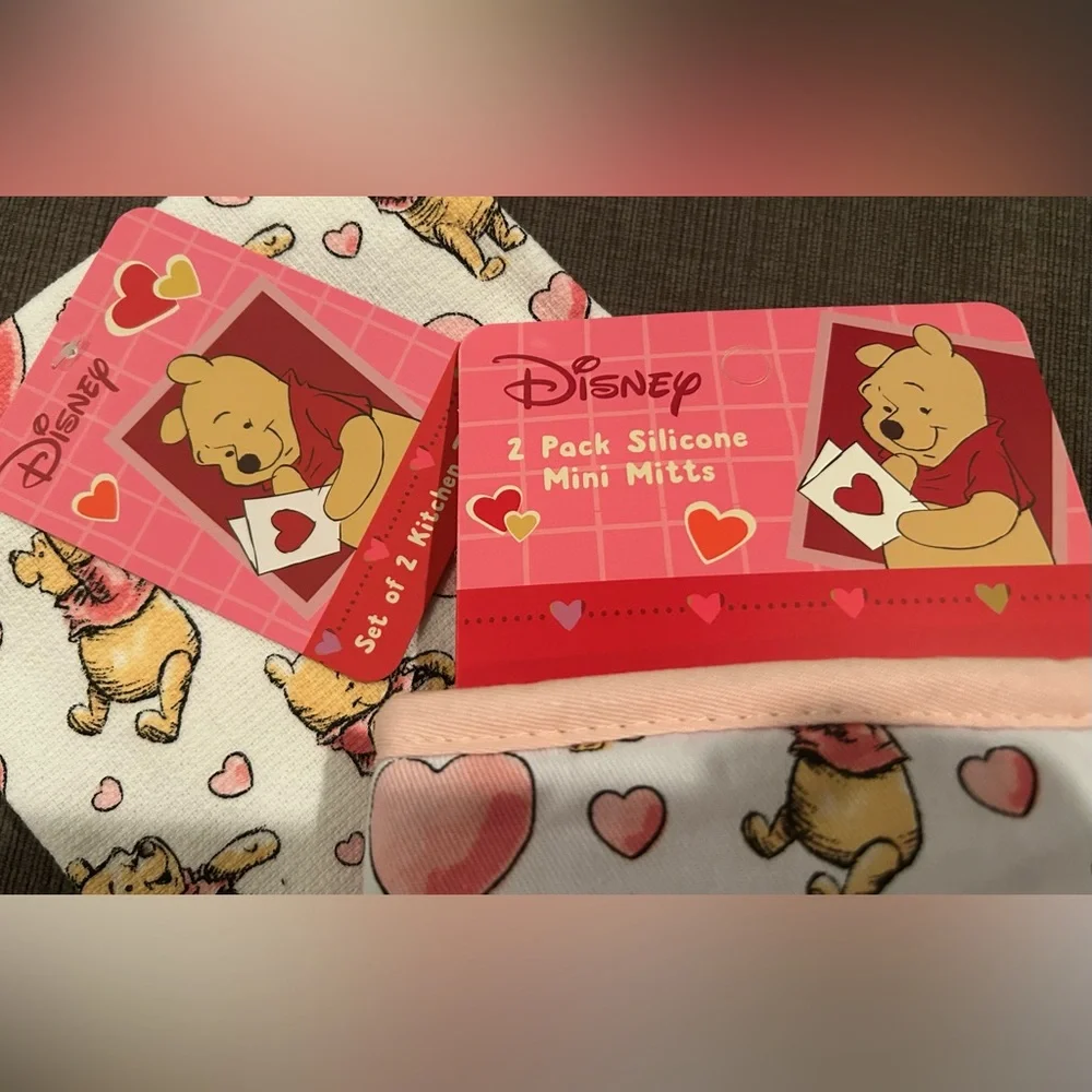 Disney Winnie the Pooh Valentine's Day Kitchen Set - 2 Towels & 2 Mini Mitts NWT